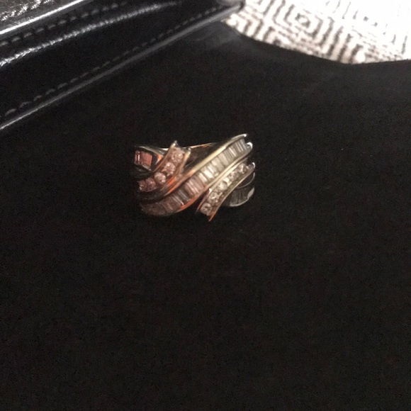 Diamond ring - Picture 1 of 4